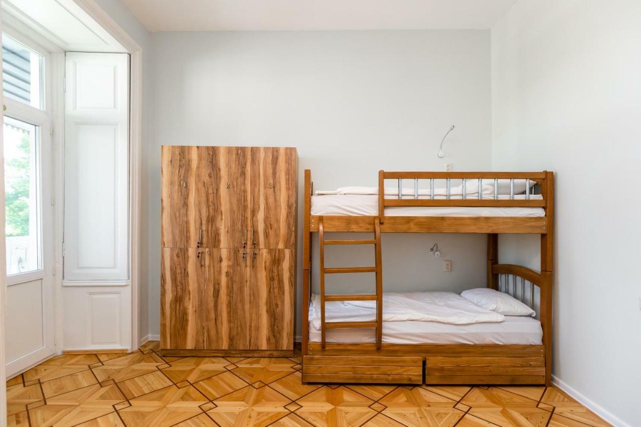 Pirosmani Hostel Тбилиси Екстериор снимка